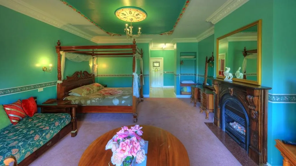 2 Executive Suite