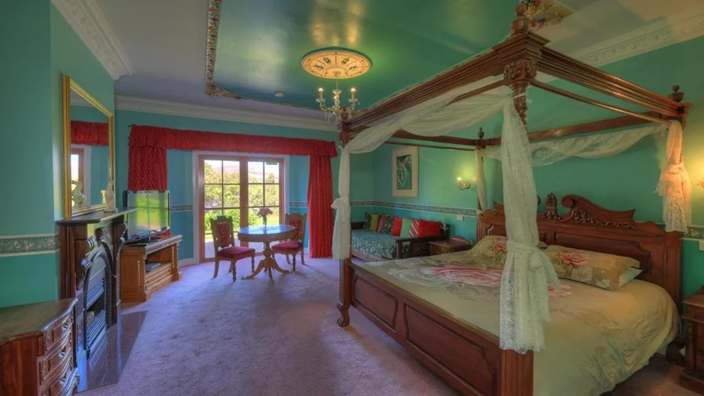 2 Executive Suite
