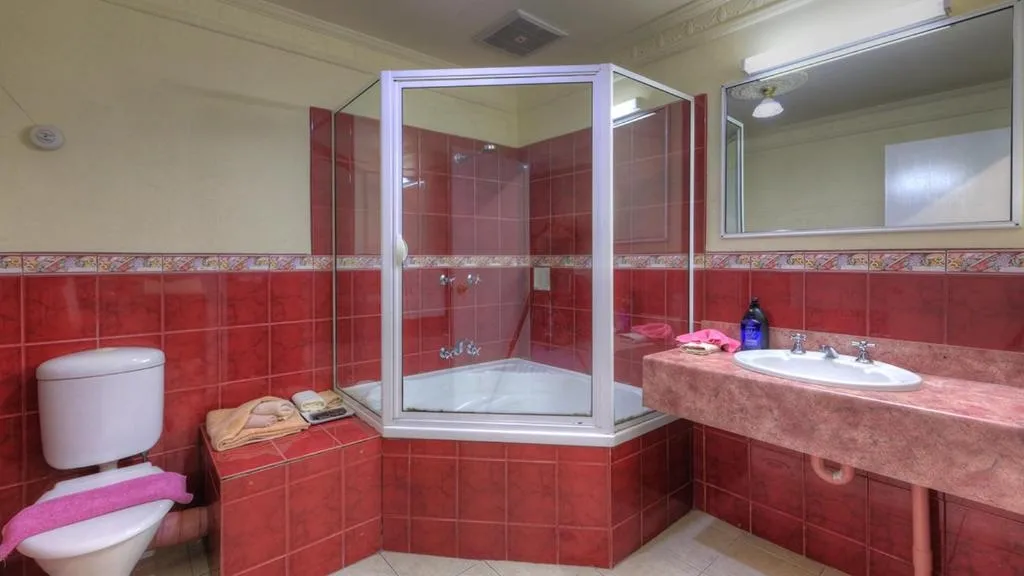 2 Executive Suite