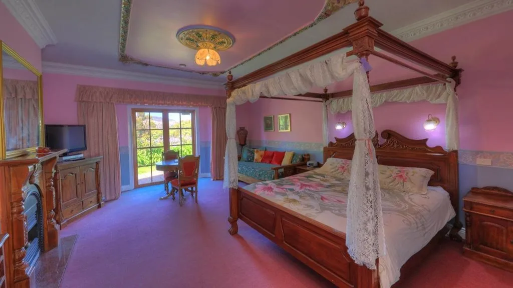 2 Executive Suite