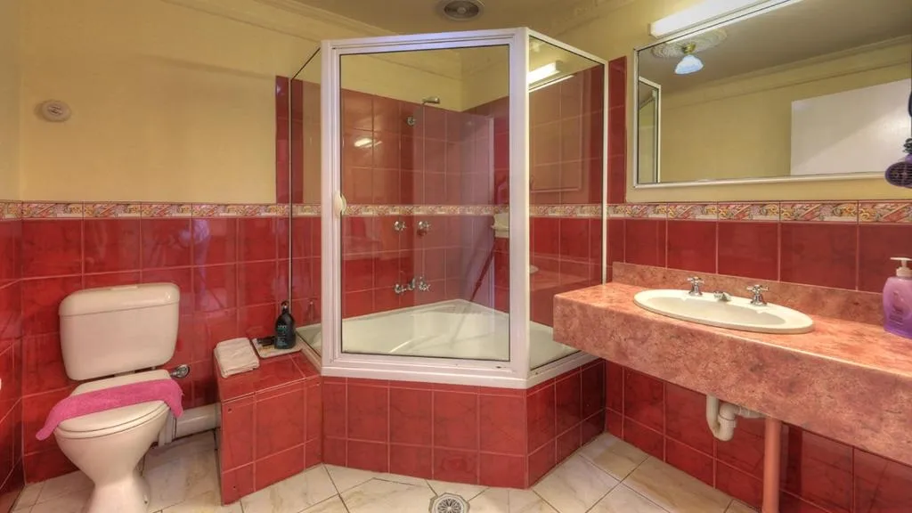 2 Executive Suite