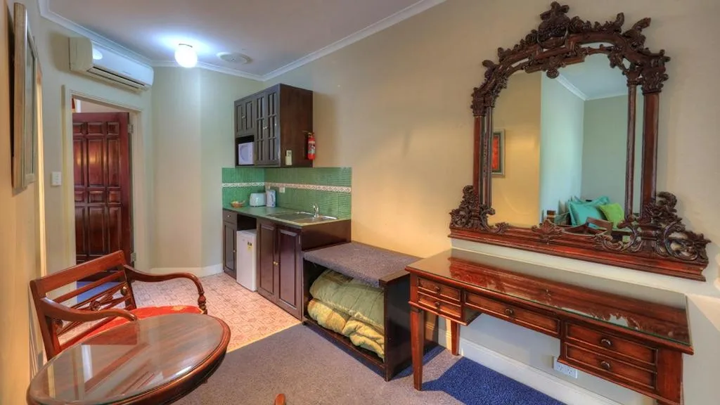 6 Goldrich Executive Suite