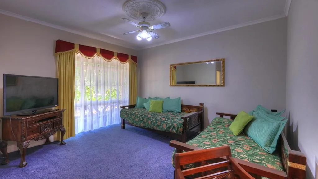 6 Goldrich Executive Suite
