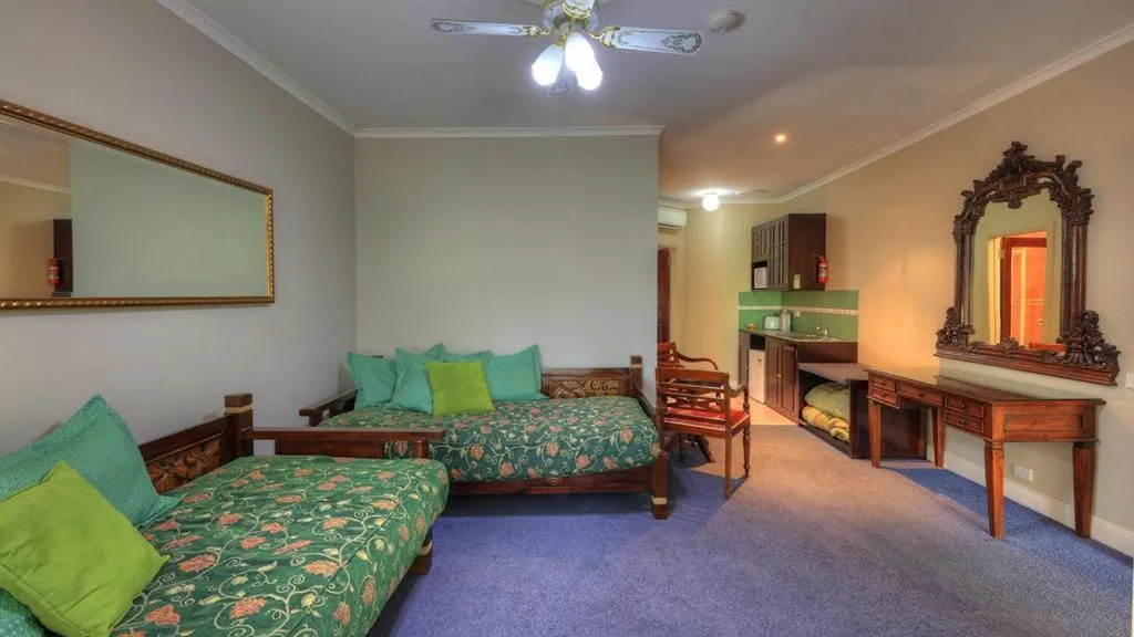 6 Goldrich Executive Suite