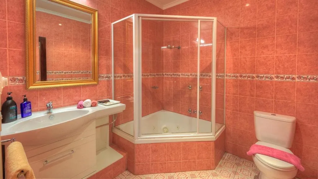 6 Goldrich Executive Suite