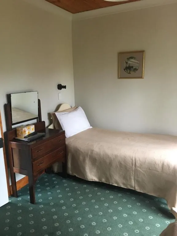 Genevieve’s motel twin