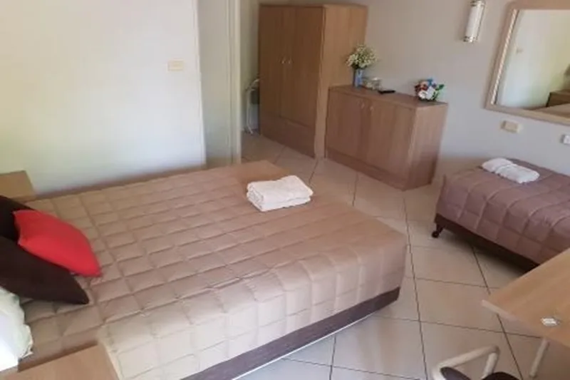Queen Room 5