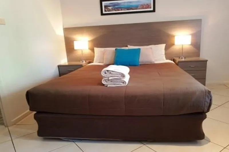 Queen Room 4
