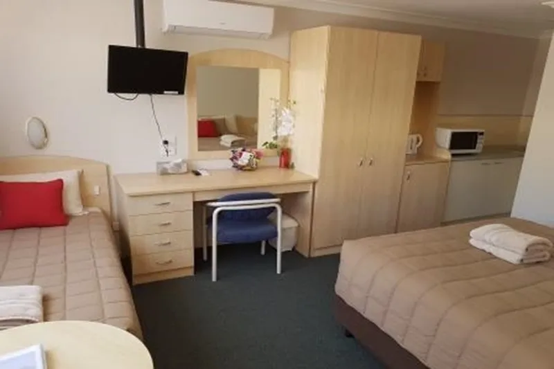 Queen Room  11