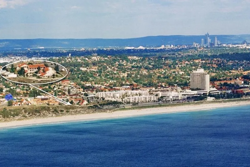 Scarborough & Absolutely Beachfront