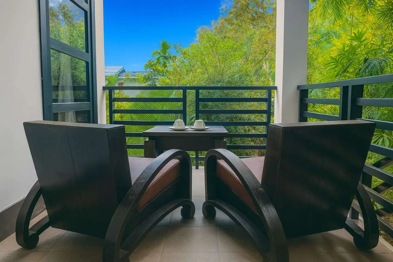 King Suite with Terrace and Pool View