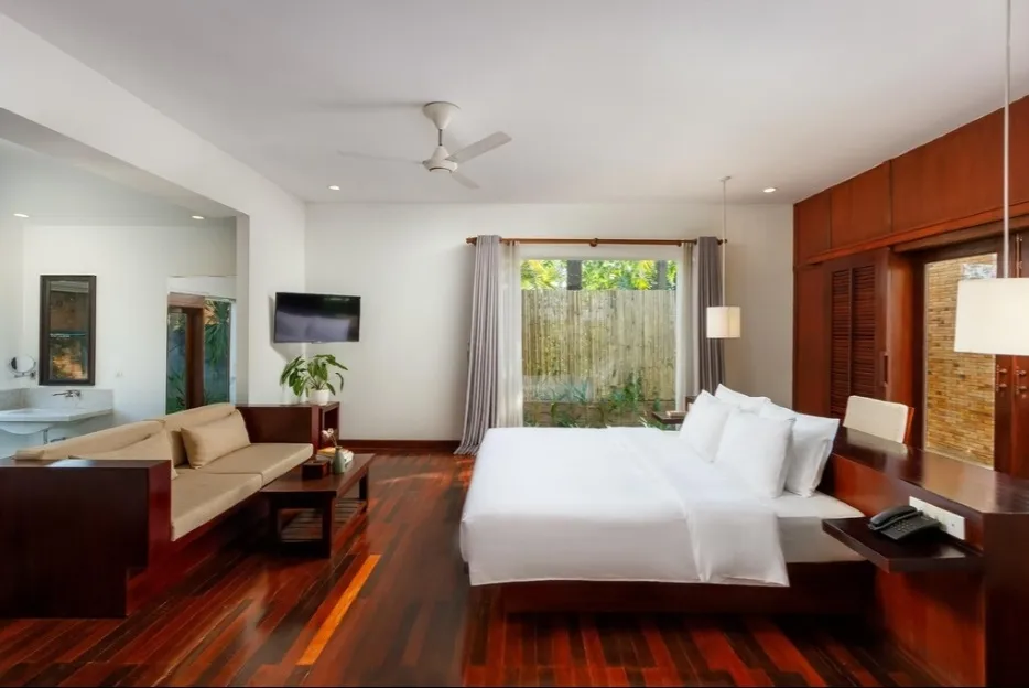 Poolside Suite