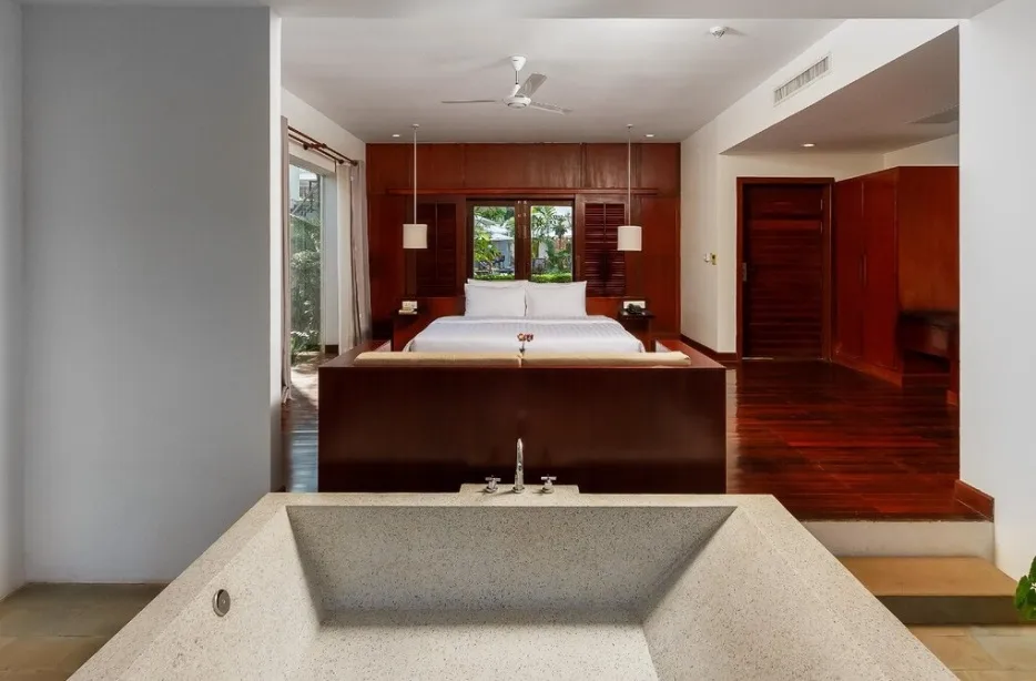 Poolside Suite