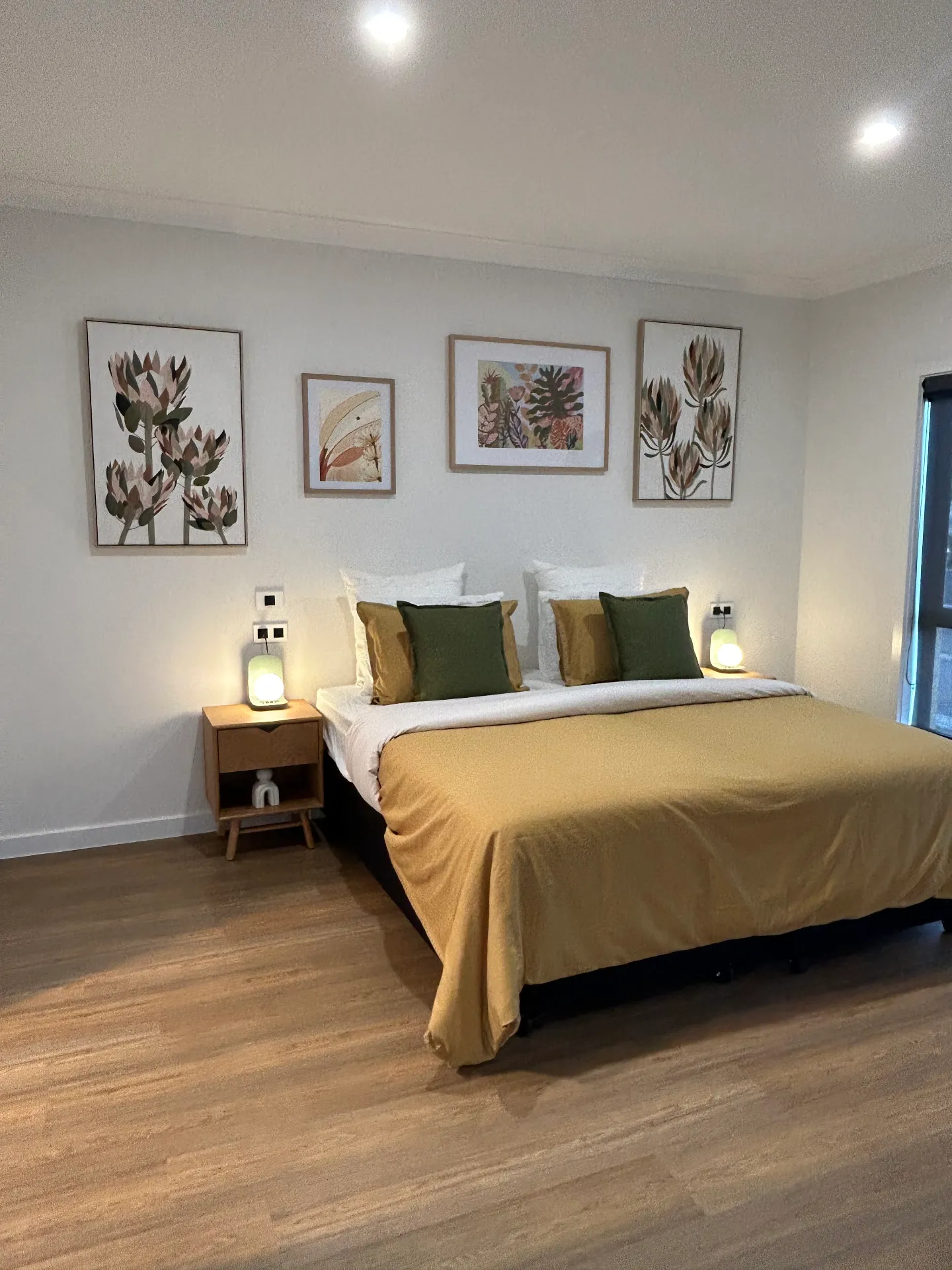 City Edge  1 - 1 Queen Room