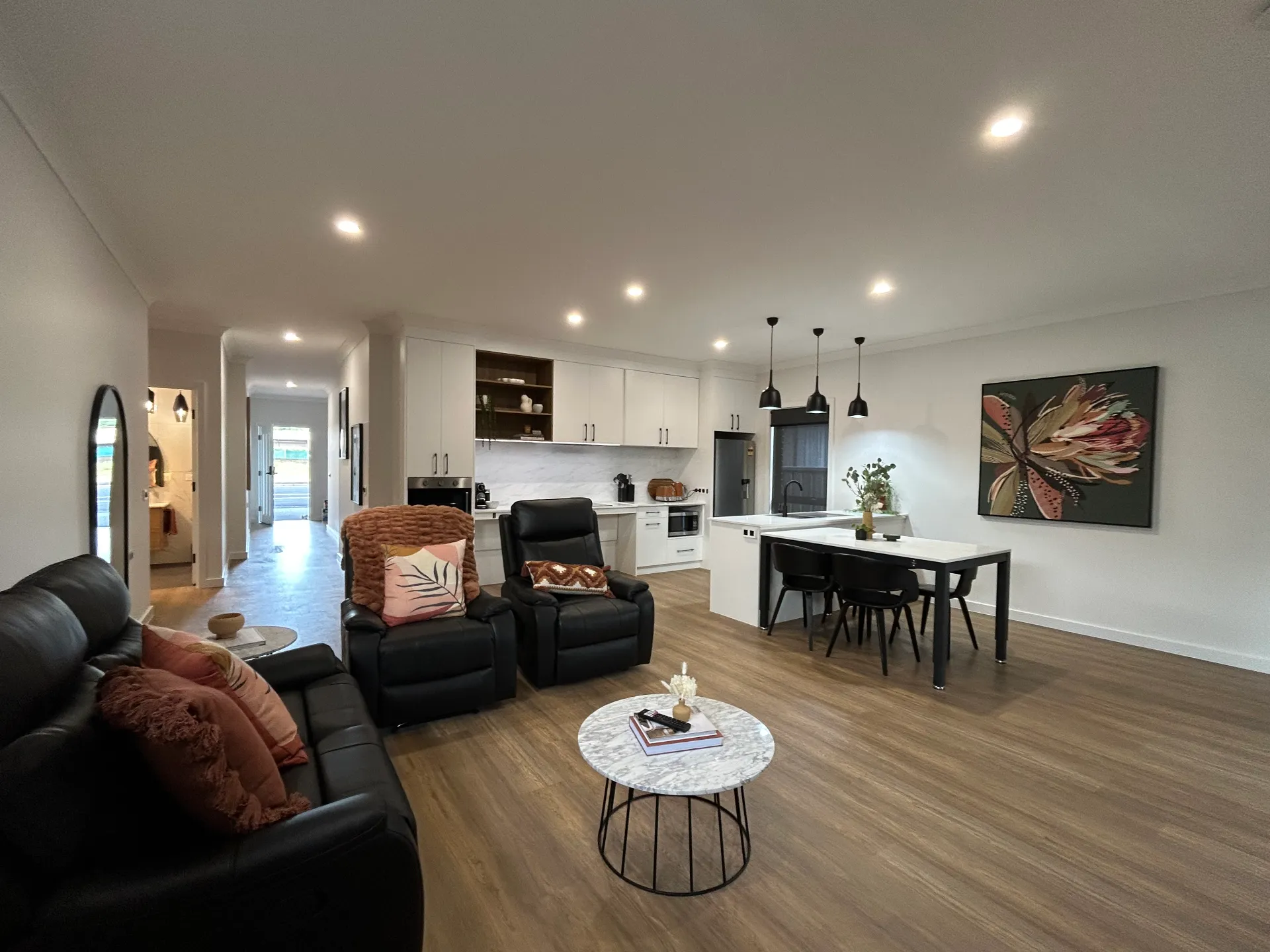 City Edge  1 - 1 Queen Room