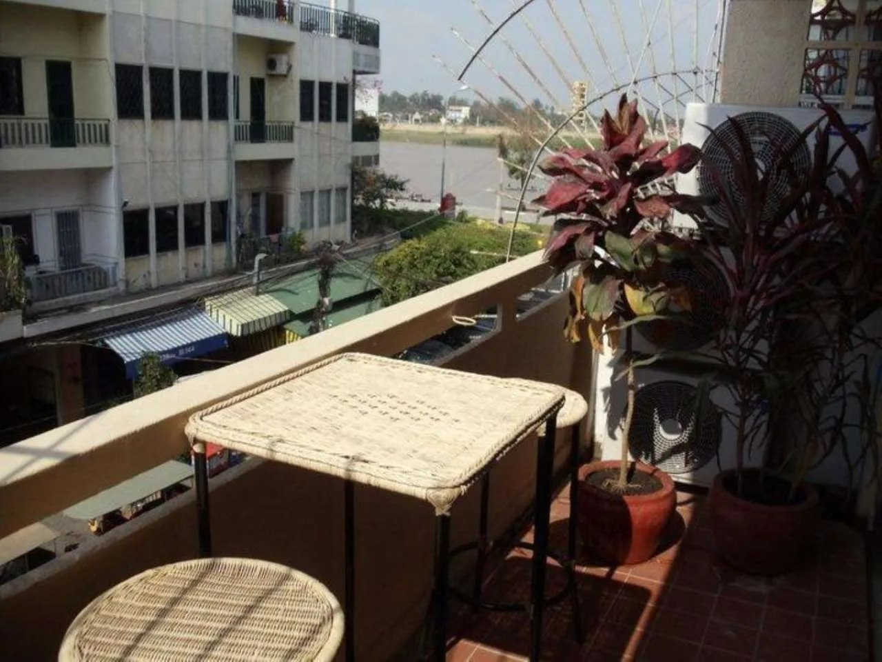 The Local - Riverside Guesthouse
