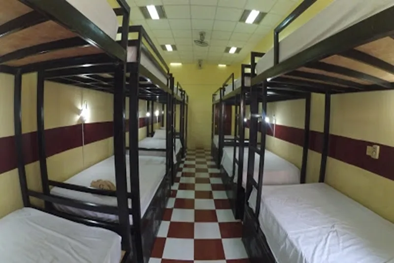 Mixed Dormitory Bed with Shared Bathroom