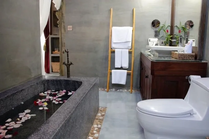 Deluxe King Suite with Balcony