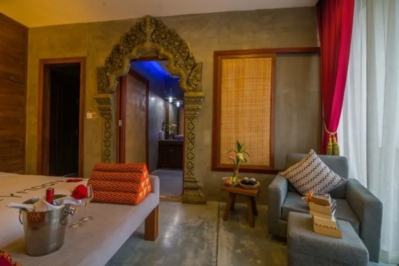 Deluxe King Suite with Pool View