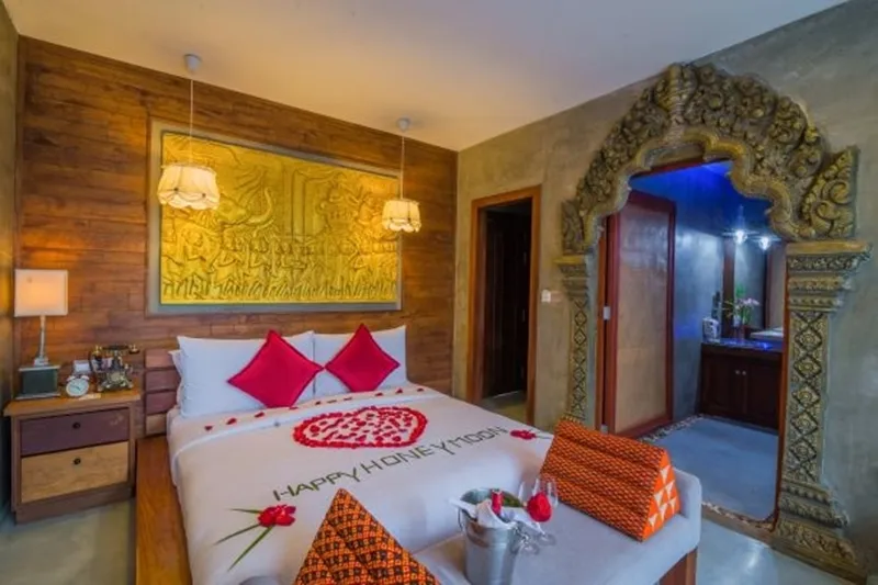 Deluxe King Suite with Pool View