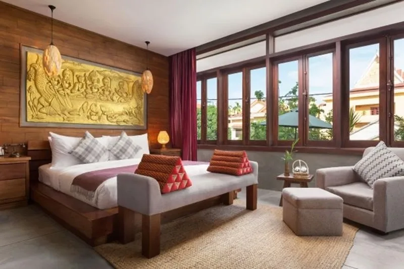 Deluxe King Suite with Pool View