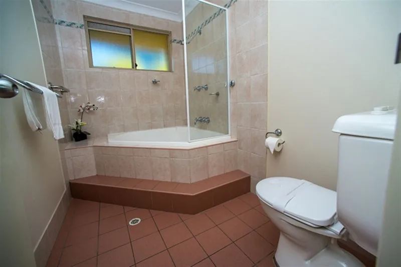 King Deluxe One Bedroom w Courtyard