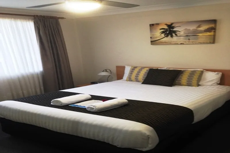 King Deluxe One Bedroom w Balcony