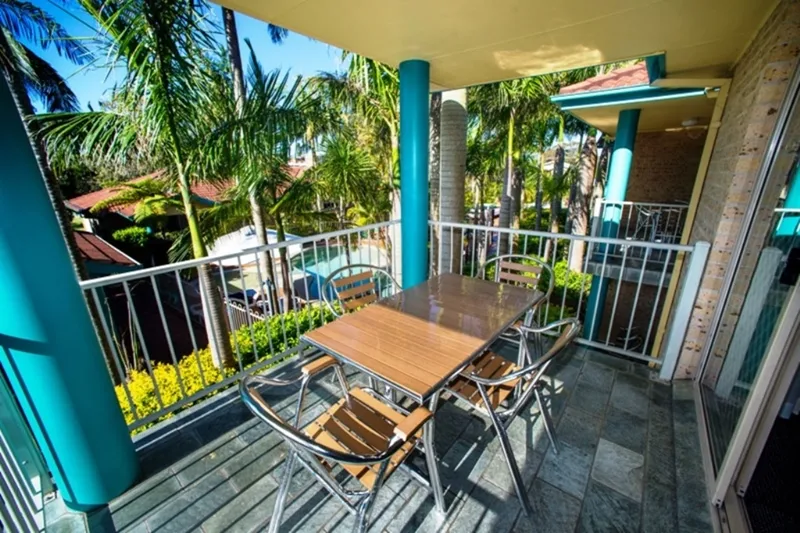 King Deluxe One Bedroom w Balcony