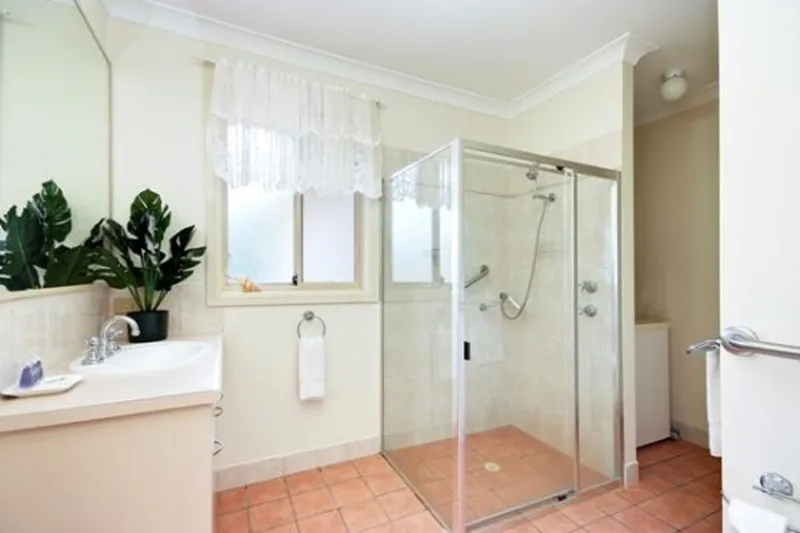 King Deluxe One Bed Disabled Friendly
