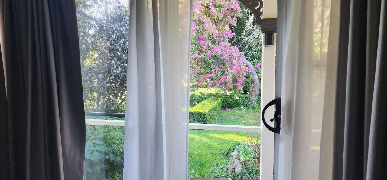 Queen Room with Garden View Unit 4